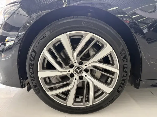 Mercedes-Benz E-Class — Фото автомобиля 11