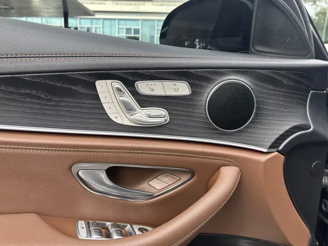 Mercedes-Benz E-Class — Фото автомобиля 12