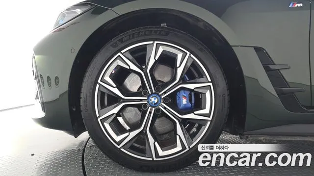 BMW i4 — Фото автомобиля 5