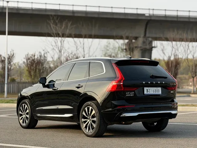 Volvo XC60 — Фото автомобиля 4