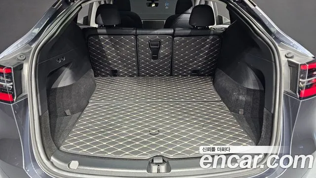 Tesla Model Y — Фото автомобиля 23