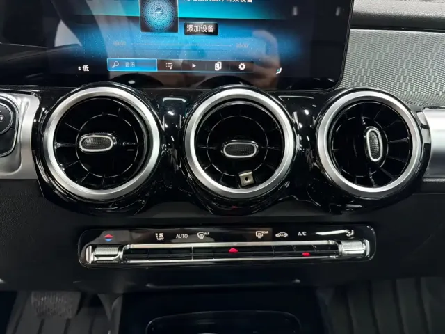 Mercedes-Benz GLB-Class — Фото автомобиля 10