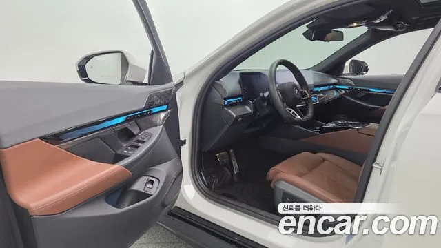 BMW i5 G60 — Фото автомобиля 10