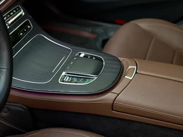 Mercedes-Benz E-Class — Фото автомобиля 7