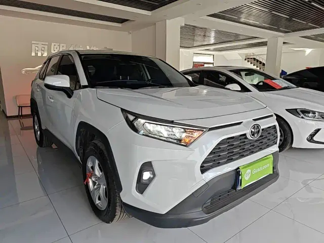 Toyota RAV4 — Фото автомобиля 3