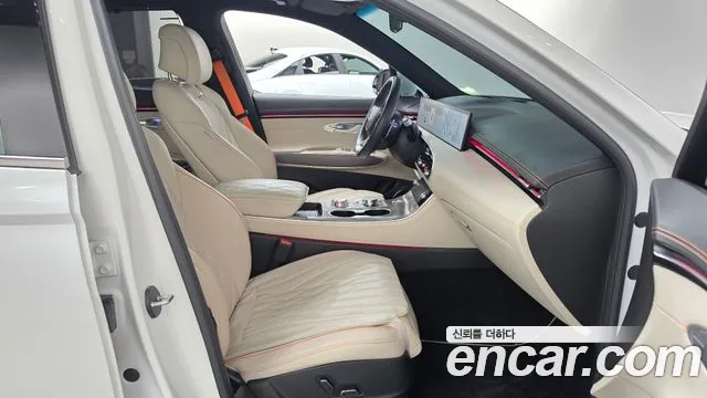 Genesis GV70 — Фото автомобиля 16