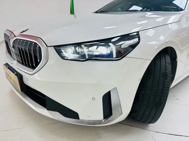 BMW 5 Series — Фото автомобиля 22