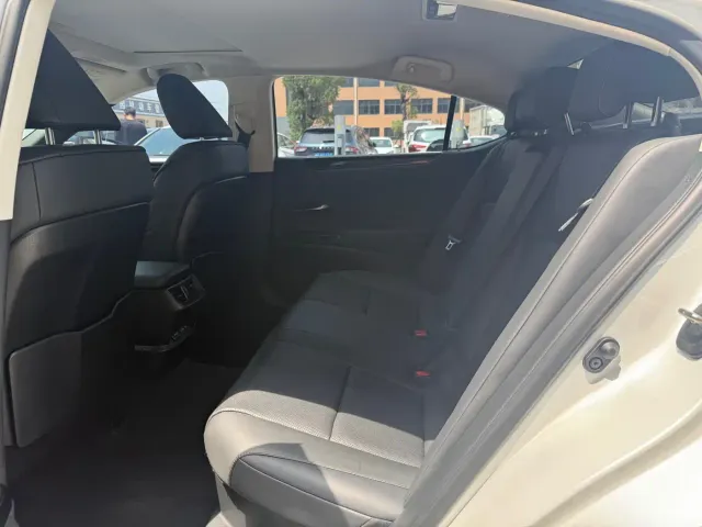 Lexus ES — Фото автомобиля 6
