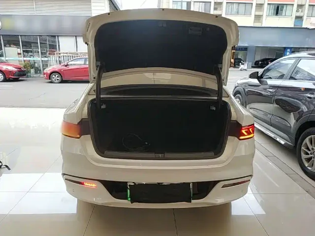 BYD Qin PLUS — Фото автомобиля 18