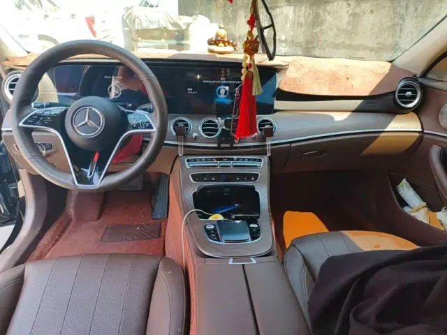 Mercedes-Benz E-Class — Фото автомобиля 9