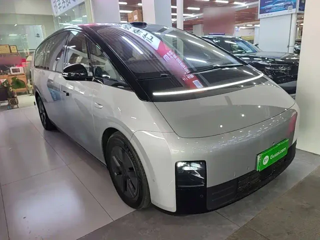 Li Auto MEGA — Фото автомобиля 3