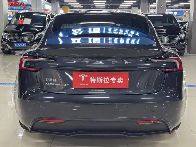Tesla Model 3 — Фото автомобиля 8