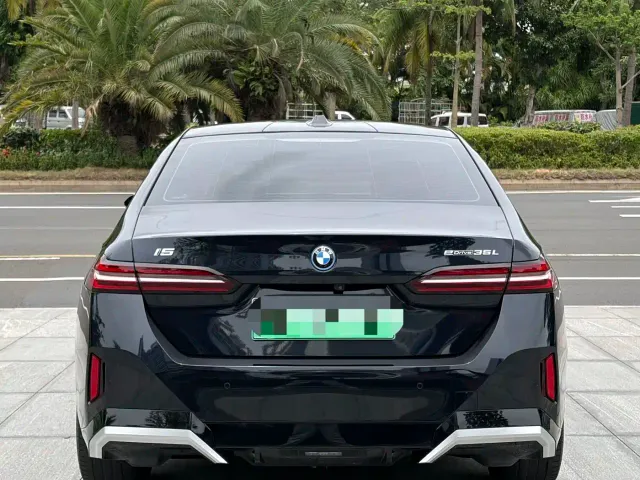 BMW i5 — Фото автомобиля 6