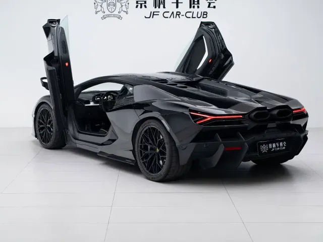 Lamborghini Revuelto — Фото автомобиля 14