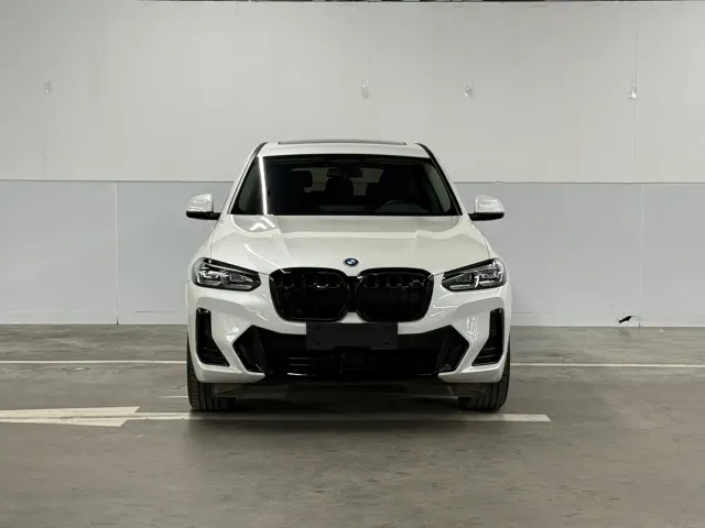BMW iX3 — Фото автомобиля 2