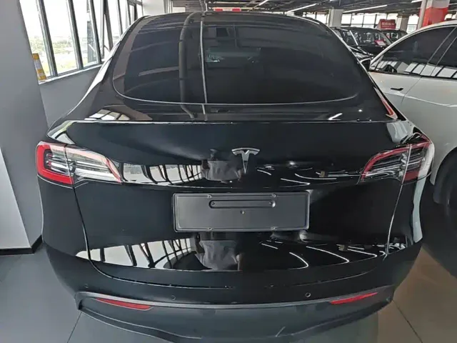 Tesla Model Y — Фото автомобиля 5