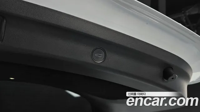 Tesla Model Y — Фото автомобиля 20