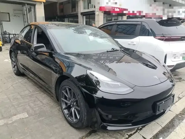 Tesla Model 3 — Фото автомобиля 3