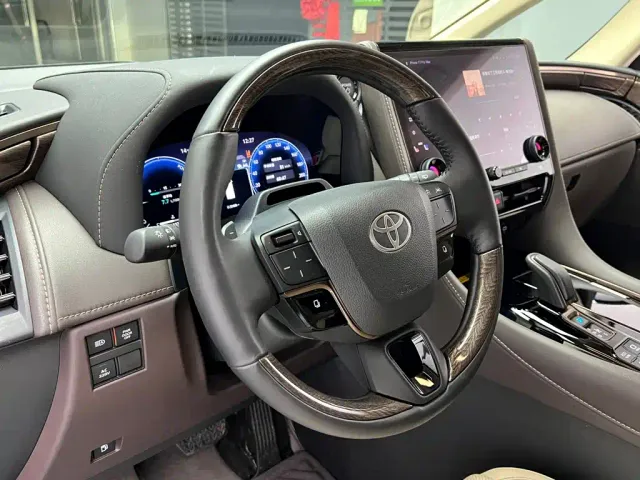 Toyota Alphard — Фото автомобиля 8