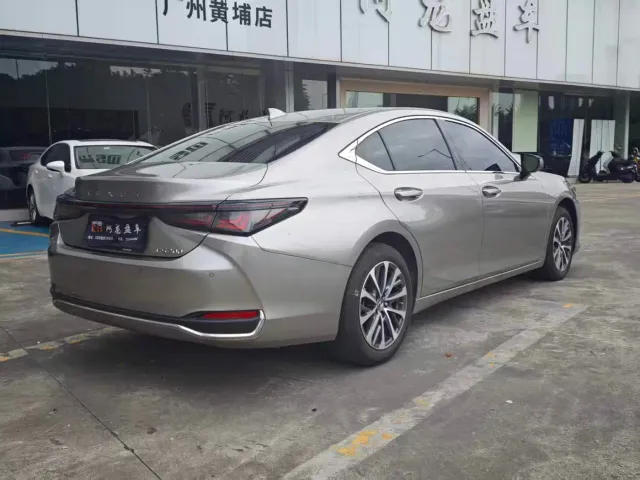 Lexus ES — Фото автомобиля 9