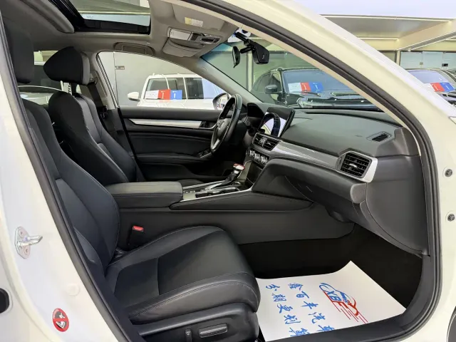 Honda Accord — Фото автомобиля 6