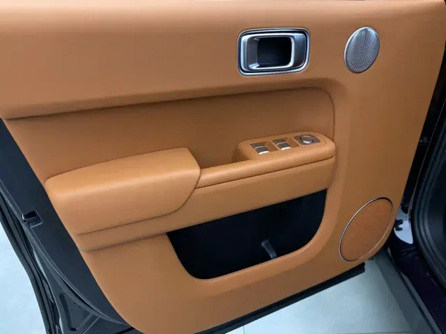 Li Auto L8 — Фото автомобиля 17