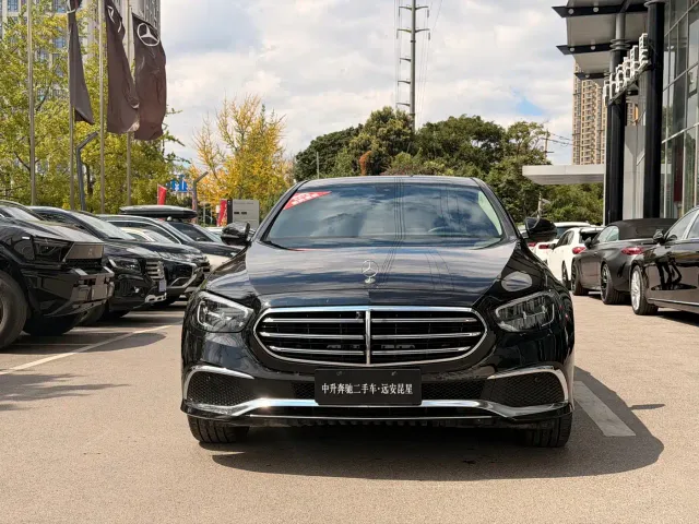 Mercedes-Benz E-Class — Фото автомобиля 3