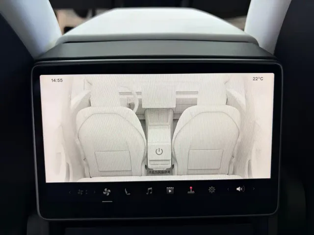 Tesla Model 3 — Фото автомобиля 7