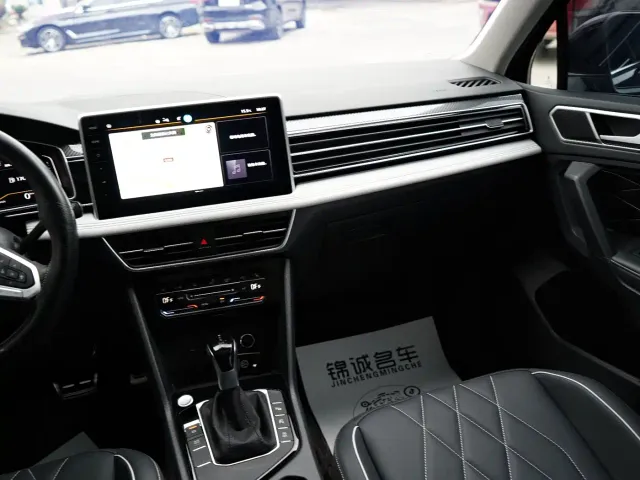 Volkswagen Tiguan L — Фото автомобиля 11