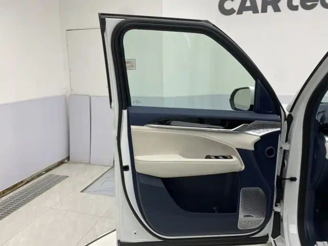 ZEEKR Zeekr 009 2024 7-Seat Aisle AWD Version 108kWh — Фото автомобиля 16