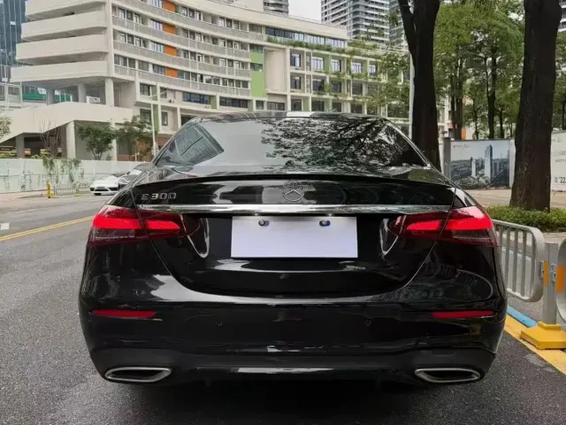 Mercedes-Benz E-Class — Фото автомобиля 11