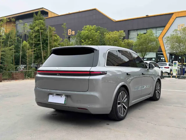 Li Auto L8 — Фото автомобиля 14