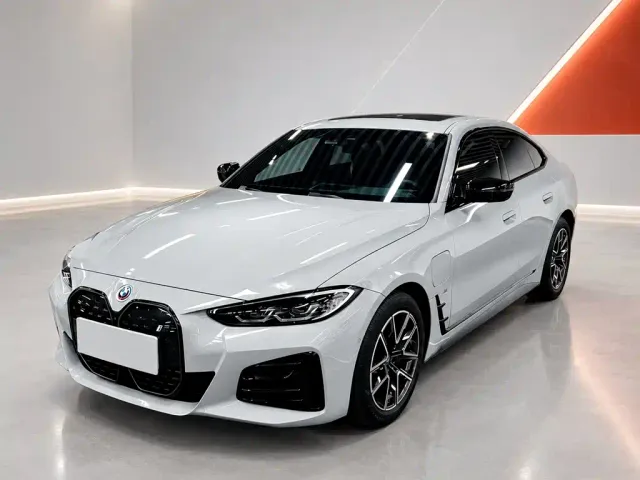 Фотография автомобиля — BMW i4