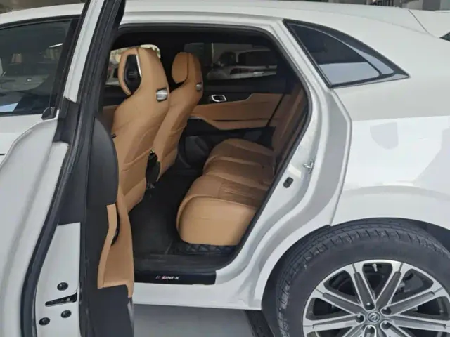 Changan Changan UNI-K 2021 2.0T Premium — Фото автомобиля 11