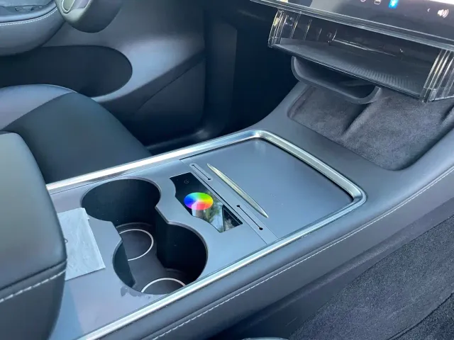 Tesla Model Y — Фото автомобиля 13