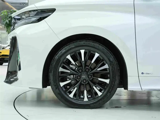 Toyota Vellfire — Фото автомобиля 23
