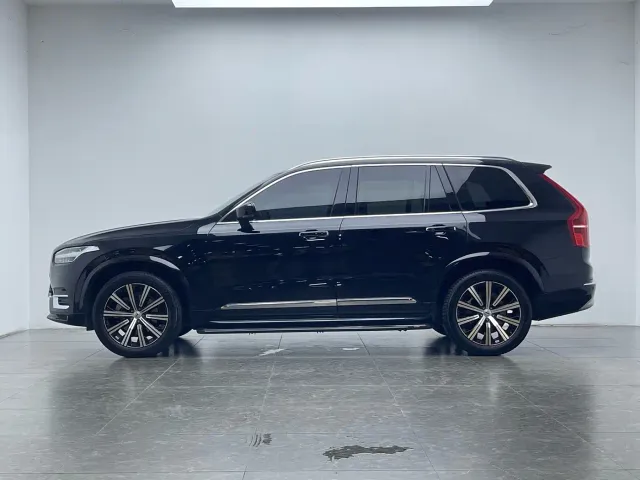Volvo XC90 — Фото автомобиля 8