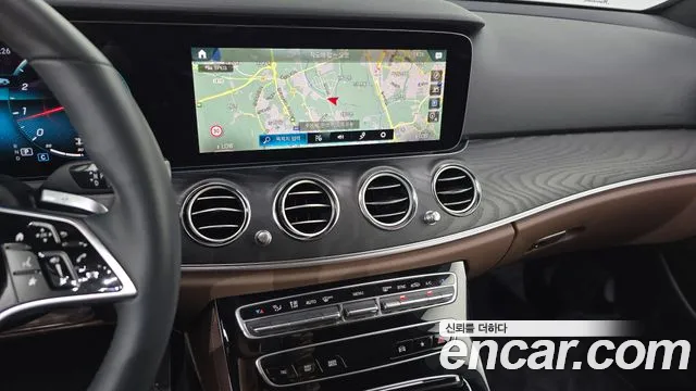 Mercedes-Benz E-Class — Фото автомобиля 12