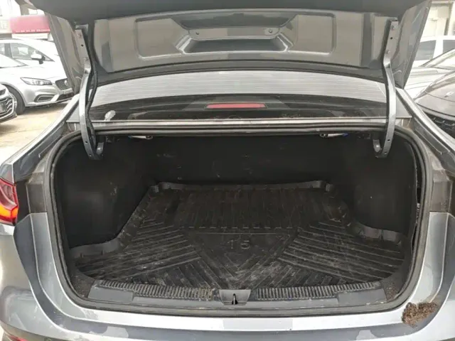 Roewe i5 — Фото автомобиля 18