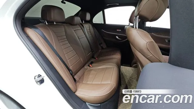 Mercedes-Benz E-Class — Фото автомобиля 10