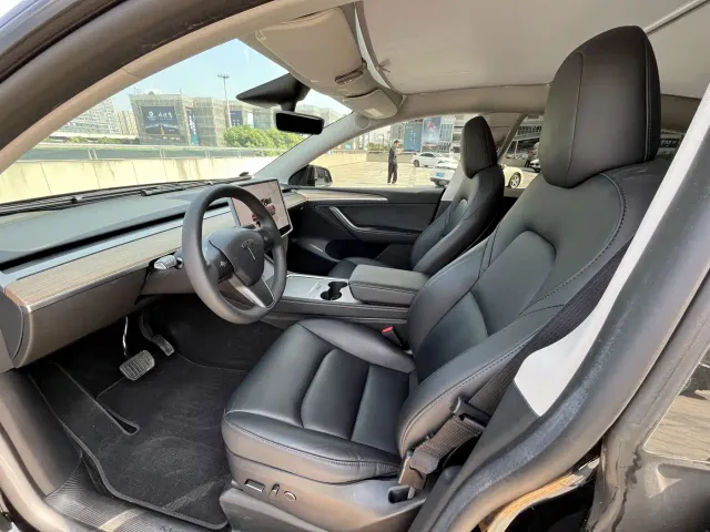 Tesla Model Y — Фото автомобиля 5