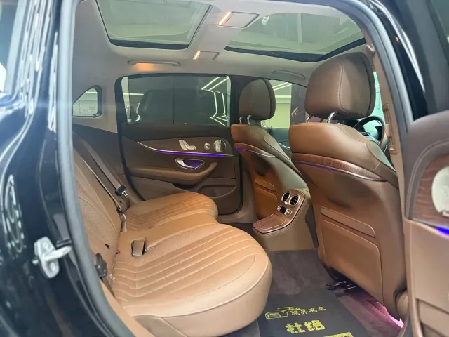 Mercedes-Benz E-Class — Фото автомобиля 23
