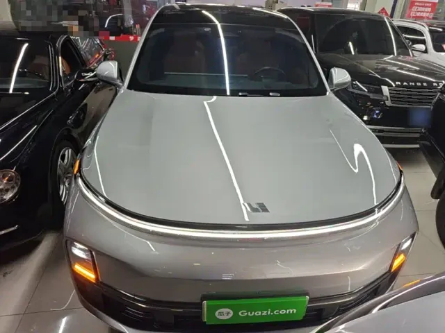 Li Auto L8 — Фото автомобиля 2
