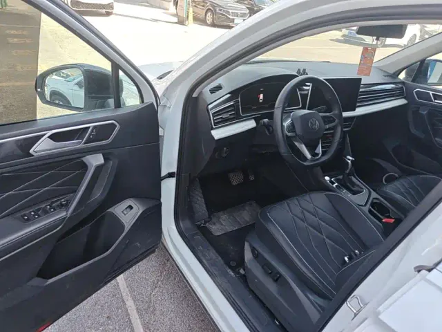 Volkswagen Tiguan L — Фото автомобиля 15