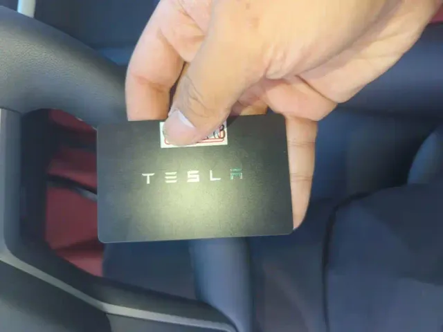 Tesla Model Y — Фото автомобиля 8