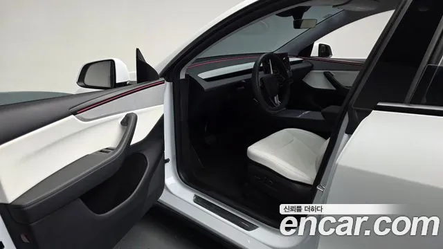 Tesla Model Y — Фото автомобиля 15