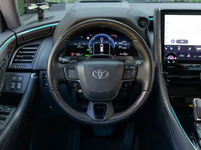 Toyota Alphard — Фото автомобиля 11