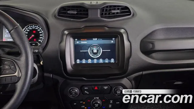 Jeep Renegade — Фото автомобиля 13
