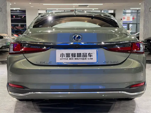 Lexus ES — Фото автомобиля 15