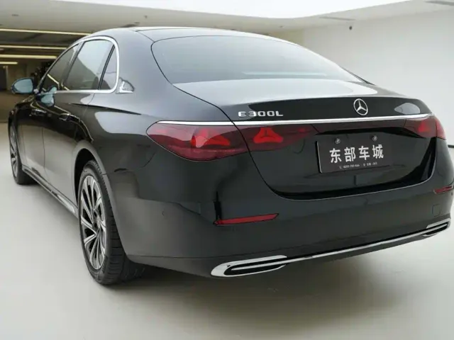 Mercedes-Benz E-Class — Фото автомобиля 4